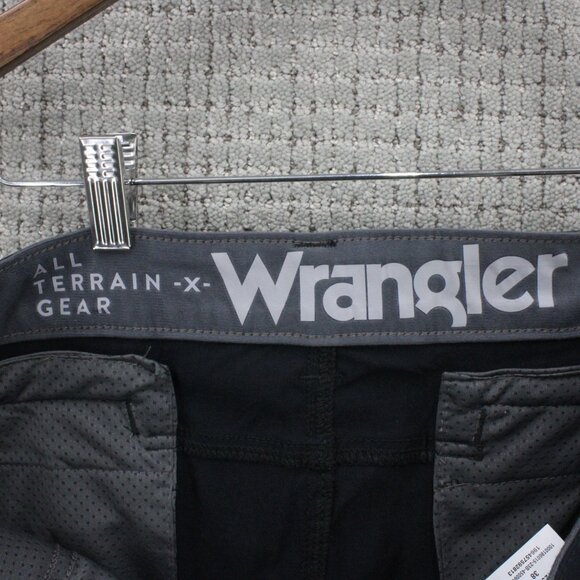 Wrangler ATG All Terrain Gear Cargo Shorts Mens Navy Blue 38 Stretch Outdoor NWT - Picture 3 of 7